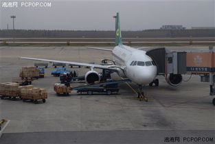 當(dāng)富士S5 Pro遇見騰龍A16 高ISO機(jī)場瞬間抓拍行李托運(yùn)紀(jì)實(shí)